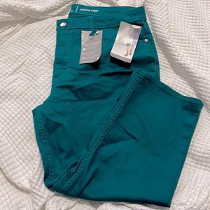 NWT- Riders by Lee - 16. Mid Rise Capri
